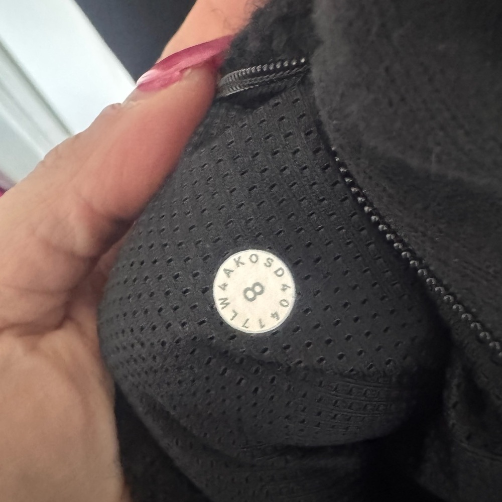 Lululemon Women's Black Stand Out Sherpa Jacket Full Zip Size: 8 - Picture 13 of 16